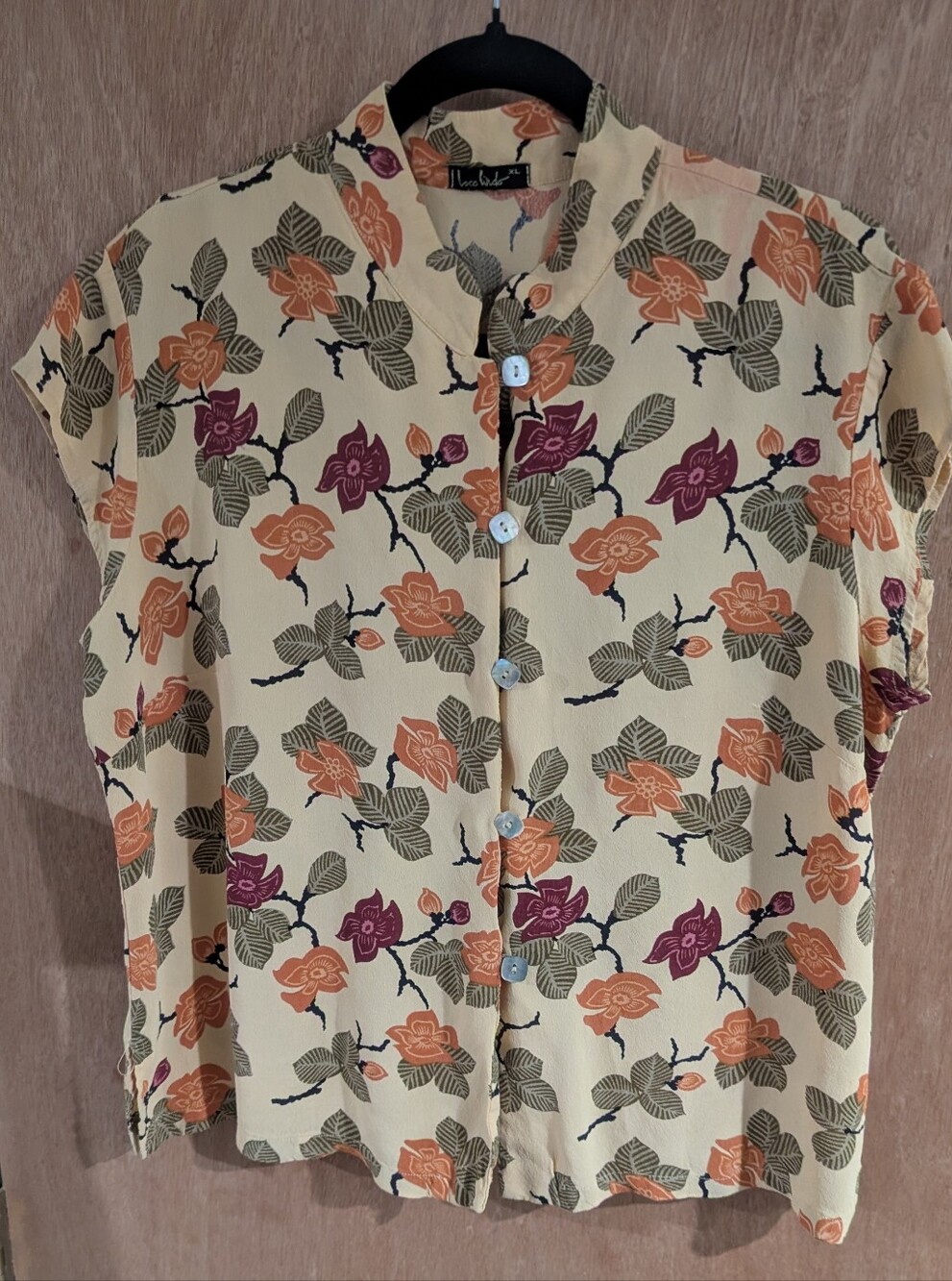 Floral Button-Front Cap Sleeve Top in Cream